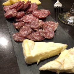 Le Franklin Roosevelt - Apero plate (small) with cheese (2) and saucisson (2).