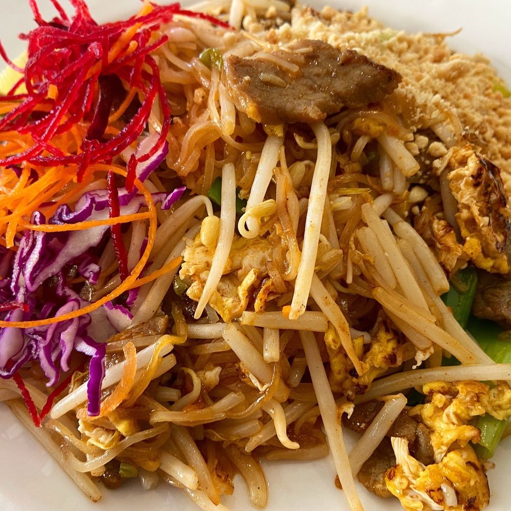 Beef pad Thai noodles Beef pad Thai noodles