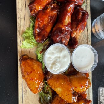 Emerson's Ale House - Wings Sweet Chili and BBQ - Bars Near Me - Mount Prospect, Illinois