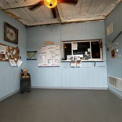Binnie Boys Burgers - Menu, order area