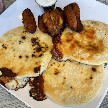 L'Roco Grill - L'roco Combo #3 - Salvadoran Near Me - San Jose, California L'Roco Grill - L'roco Combo #3 - Salvadoran Near Me - San Jose, California