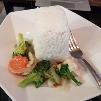 Oriental Wok - Broccoli chicken, I do not recommend due to unappetizing light slimy sauce - Chinese Near Me - Cincinnati, Ohio Oriental Wok - Broccoli chicken, I do not recommend due to unappetizing light slimy sauce - Chinese Near Me - Cincinnati, Ohio