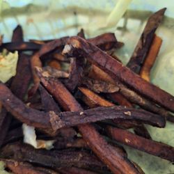 The Munchie House - Served burnt fries and then when we told the waitress that they were burnt she said that they were their new "homeade fries".