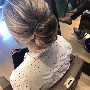 Pin Me Up - it looks ok, but did not like the disc of hair, looked flat and not like the photo I showed. - Makeup Artists Near Me - Chicago, Illinois Pin Me Up - it looks ok, but did not like the disc of hair, looked flat and not like the photo I showed. - Makeup Artists Near Me - Chicago, Illinois