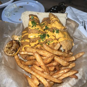 Finn’s Dockside Bar & Grill - Grouper Po'Boy Sandwich - Sports Bars Near Me - Apollo Beach, Florida