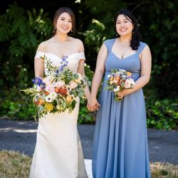 Huyen Flowers - Lovely sisters.  Photo by inspiredbystudio