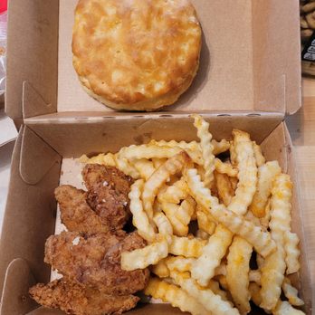 Rise Southern Biscuits & Righteous Chicken - Veggie chicken box with fries - Breakfast & Brunch Near Me - Durham, North Carolina