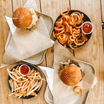 Hold Out Brewing - Classic Burger - Brewpubs Near Me - Austin, Texas