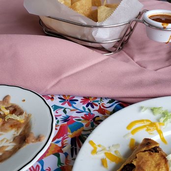 Super Antojitos - Linen table cloths- dirty - Mexican Near Me - Orange, California Super Antojitos - Linen table cloths- dirty - Mexican Near Me - Orange, California