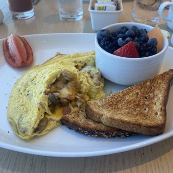 Drift Kitchen & Bar - Lido Beach Resort - Create Your Own Omelet - Seafood Near Me - Sarasota, Florida