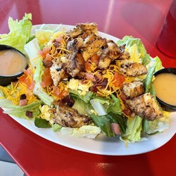 Hut’s Hamburgers - Chicken salad
