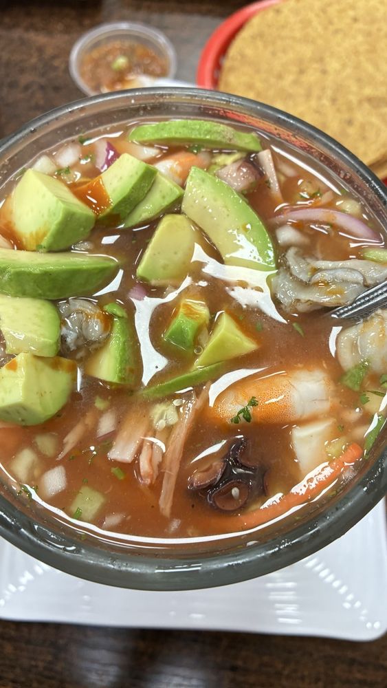 Mariscos El Viejon — Mexican restaurant in Lynwood