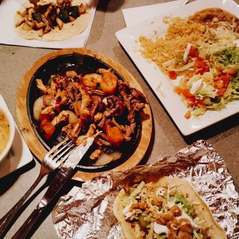 La Carreta Mexican Restaurant - The mixed fajita, it's chicken, beef strips, and shrimp, never disappoints - Mexican Near Me - Winston Salem, North Carolina La Carreta Mexican Restaurant - The mixed fajita, it's chicken, beef strips, and shrimp, never disappoints - Mexican Near Me - Winston Salem, North Carolina