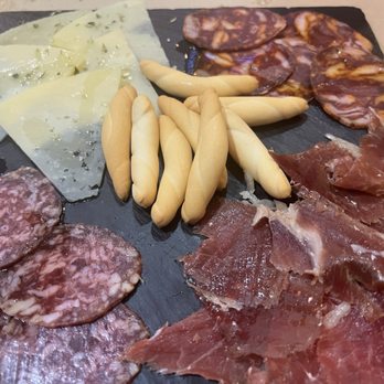 La Prensa - Specify meets and cheese charcuterie - Tapas Bars Near Me - Madrid, M