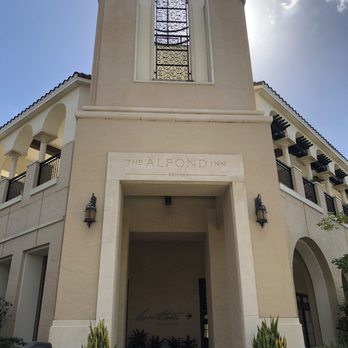 The Alfond Inn - Front Facade entrance to Hamilton - Hotels Near Me - Winter Park, Florida