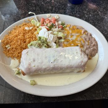 Mariachis II Mexican Restaurant - Grilled Chicken Chimichanga - Mexican Near Me - St Louis, Missouri Mariachis II Mexican Restaurant - Grilled Chicken Chimichanga - Mexican Near Me - St Louis, Missouri