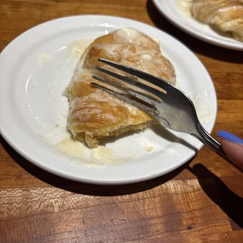 Cheddar's Scratch Kitchen - Start off with a free warm Honey Butter Croissant - American Near Me - Independence, Missouri