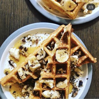 Le Peloton Café - Delicious waffles with bananas, nuts, and syrup - Desserts Near Me - Paris, 75 Le Peloton Café - Delicious waffles with bananas, nuts, and syrup - Desserts Near Me - Paris, 75
