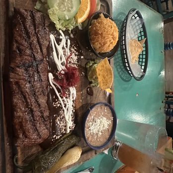 La Lupita - Tampiquena Platillo Dinner - Mexican Near Me - Berwyn, Illinois