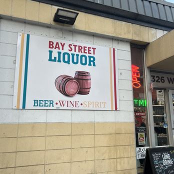Bay Street Liquor - Exterior of the deceptive sales store!!! - Beer, Wine & Spirits Near Me - Savannah, Georgia