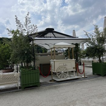 LouLou - Outside seating - Italian Near Me - Paris, 75 LouLou - Outside seating - Italian Near Me - Paris, 75