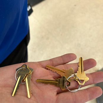 Hola Omni Management - a hand holding a bunch of keys - General Contractors Near Me Hola Omni Management - a hand holding a bunch of keys - General Contractors Near Me