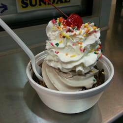 Froyo - Ice cream cake sundae :0)