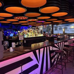 Cobra Arcade Bar - Bar area