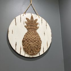 Maui Hawaiian BBQ - pineapple on the wall