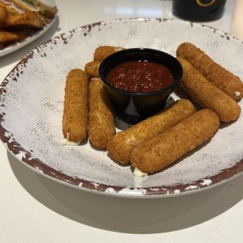 27 Palms - Mozzarella cheese sticks - American Near Me - Orlando, Florida 27 Palms - Mozzarella cheese sticks - American Near Me - Orlando, Florida