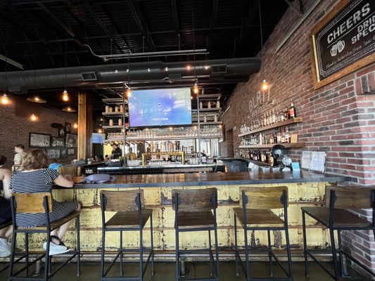 Blatt Beer & Table by null