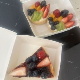 Berry cheesecake and fruit tart