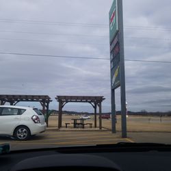 Sinclair Fiesta Mart - They have outdoor seating.