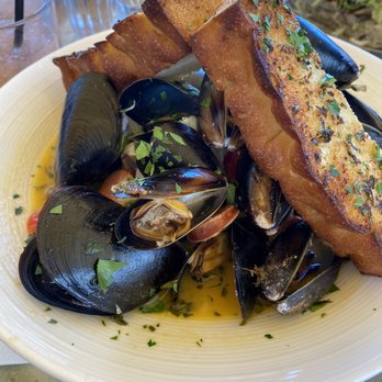 Driftwood Kitchen - Steamed Washington Mussels - highly recommend! - Seafood Near Me - Laguna Beach, California Driftwood Kitchen - Steamed Washington Mussels - highly recommend! - Seafood Near Me - Laguna Beach, California