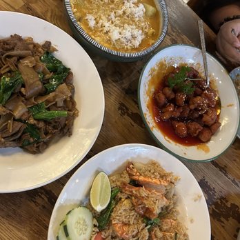 Kin Long Beach - Yellow Curry, shrimp Thai Fried Rice, Orange Chicken, Pad See Ewe - Thai Near Me - Long Beach, California