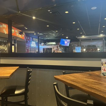 MC’s Garage - Dining area - Burgers Near Me - Mankato, Minnesota