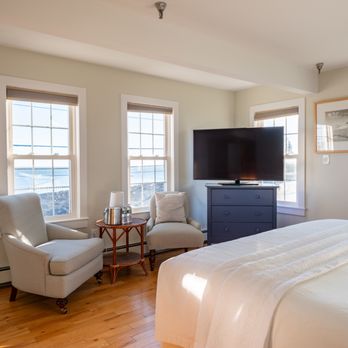 The Beach House Inn - Oceanfront room offering stunning views of the Atlantic Ocean. - Hotels Near Me - Kennebunk, Maine The Beach House Inn - Oceanfront room offering stunning views of the Atlantic Ocean. - Hotels Near Me - Kennebunk, Maine