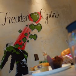 CaféBar FreudenGrün - Tolles Kunstwerk an der Wand mit dem Namen des Cafés!