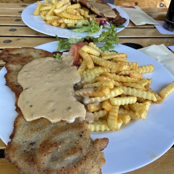 Eisgrub-Bräu - Schnitzel with pepper cream sauce - Dive Bars Near Me - Mainz, RP
