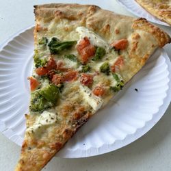 Giddy's Pizzeria & Restaurant - Broccoli Pacific Pizza Slice