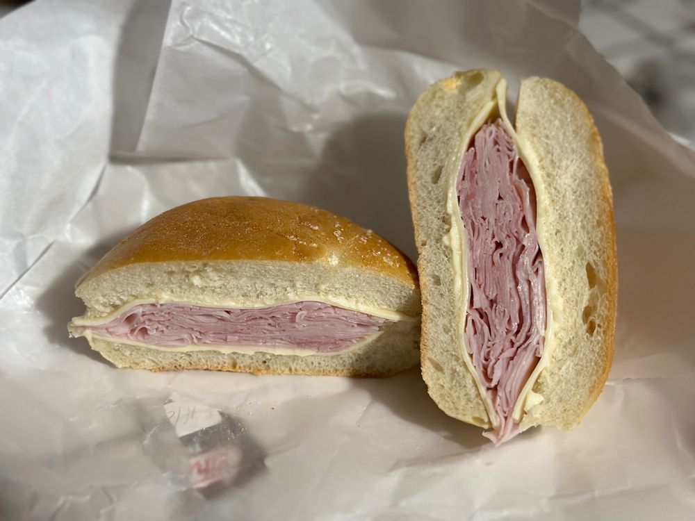 Valparaiso's Deli Logo