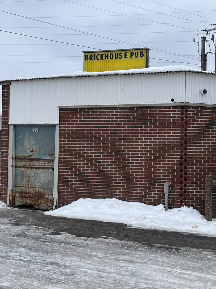 BRICK HOUSE PUB & GRUB Updated September 2024 2233 Bich St, Eau