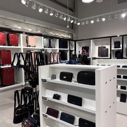Tumi Outlet