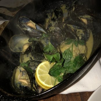 Manhattan Beach Post - Steamed Mussels - New American Near Me - Manhattan Beach, California Manhattan Beach Post - Steamed Mussels - New American Near Me - Manhattan Beach, California