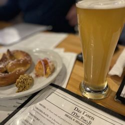 Faircraft Brauhaus - Bretzel and beer
