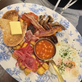 Bill's - Big Bill Breakfast - British Near Me - London, XGL