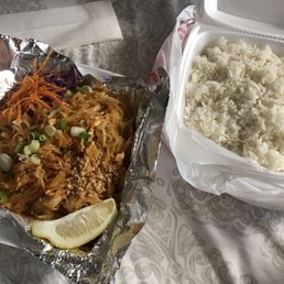 Chicken Pad Thai, Pad Thai, White Rice Chicken Pad Thai, Pad Thai, White Rice