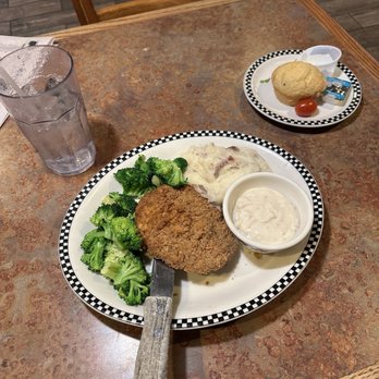 Black Bear Diner Bakersfield - Chicken fried steak, broccoli, mashed potatoes and gravy on the side with cornbread muffin - American Near Me - Bakersfield, California Black Bear Diner Bakersfield - Chicken fried steak, broccoli, mashed potatoes and gravy on the side with cornbread muffin - American Near Me - Bakersfield, California