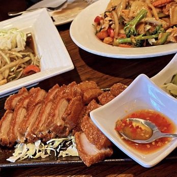 Bhan Mae Vane - Lao Style Papaya Salad, Crispy Pork Belly, and Pad Kee Mao - Thai Near Me - Alameda, California Bhan Mae Vane - Lao Style Papaya Salad, Crispy Pork Belly, and Pad Kee Mao - Thai Near Me - Alameda, California