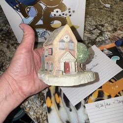 Dogwood Vintiques - Lilliput Lane collectible - Alms House